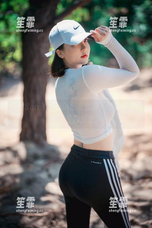 Son Ye Eun 探讨Son Ye Eun皮衣套图,谁能拒绝这种厉害的反差?